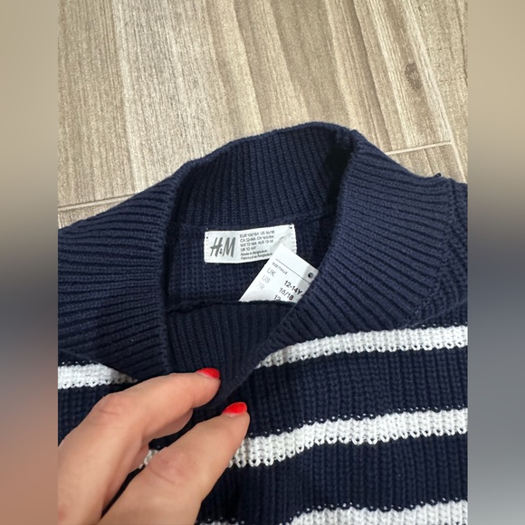 New with tags H&M cotton knit sweater. Dark blue. Size 12Y-14Y - Picture 5 of 11